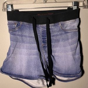 No boundaries women’s 7-9(M) Jean short with tie able waist band